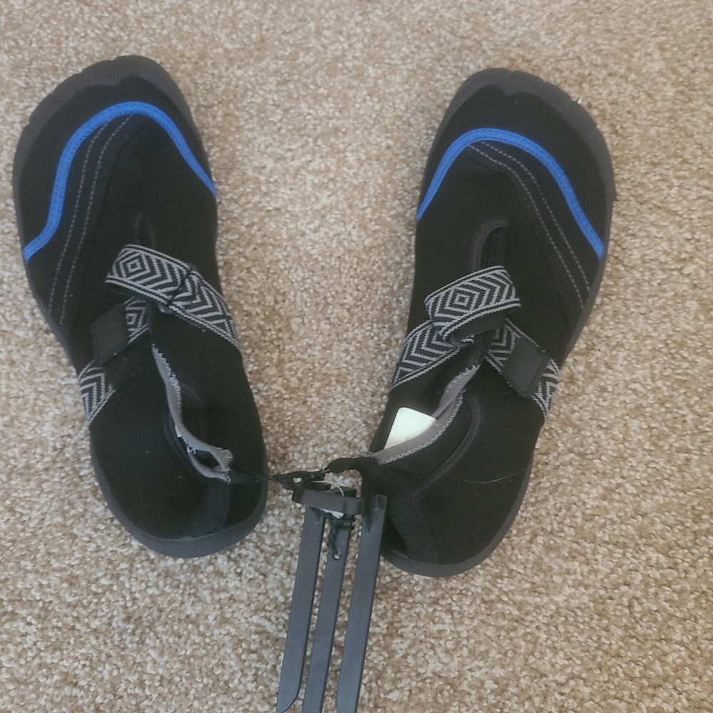 Men's water shoes